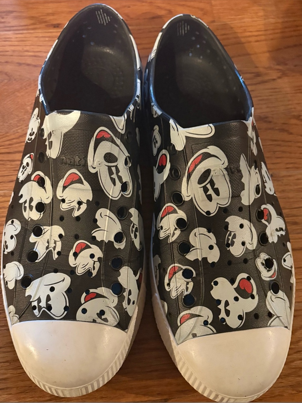 DISNEY Native Jefferson Mickey Mouse Men’s Size 10